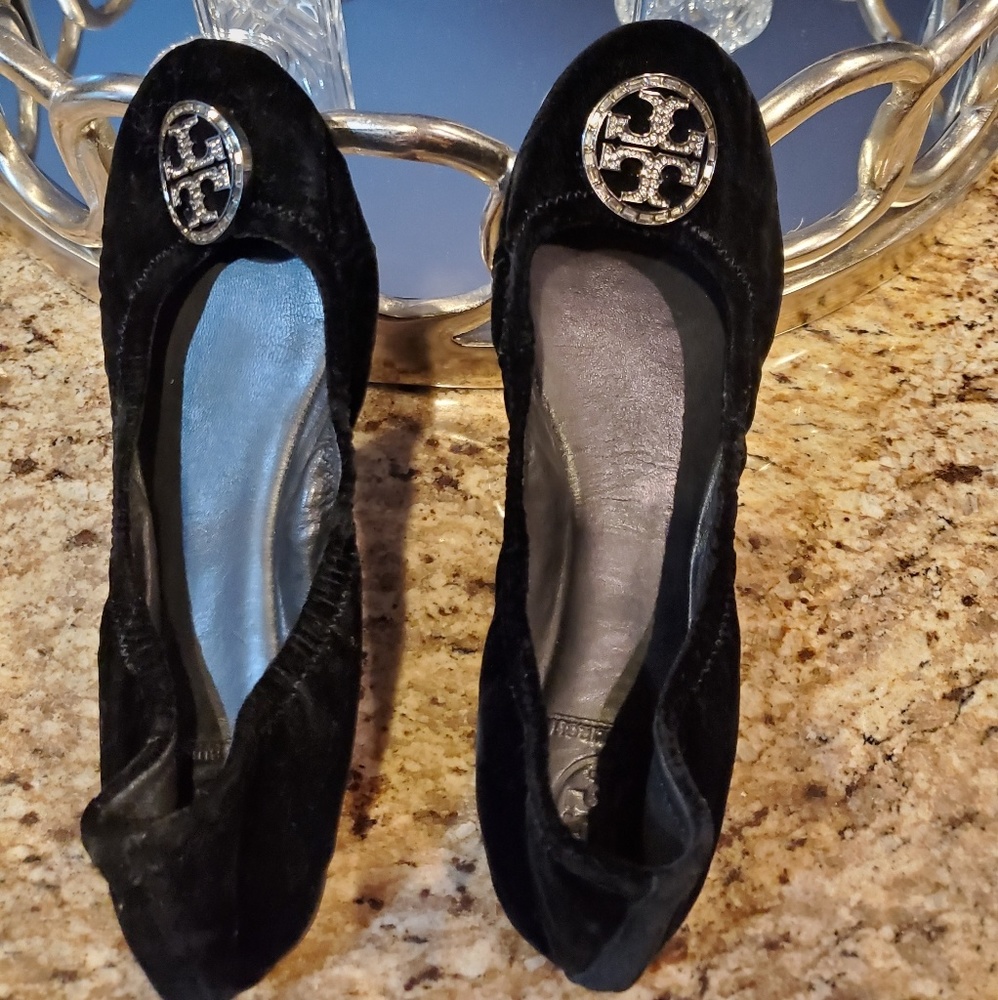 Womans black ballet shoe